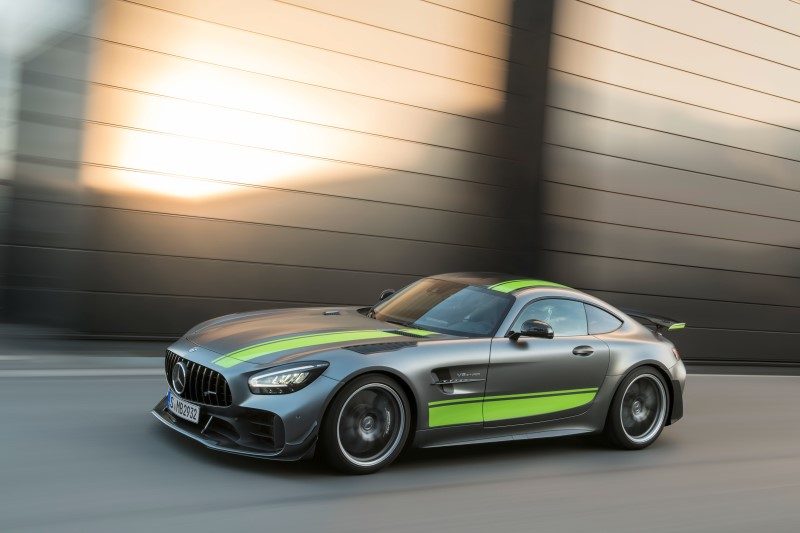 Автомобиль Mercedes-AMG GT R Pro с дистанционным управлением Revell