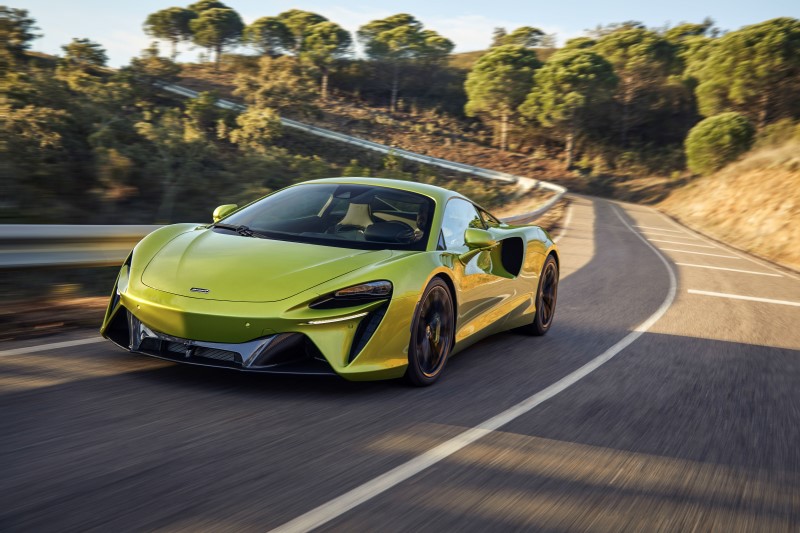 McLaren Artura ครั้งแรกของซูเปอร์คาร์ปลั๊กอินไฮบริดแบบผลิตต่อเนื่อง