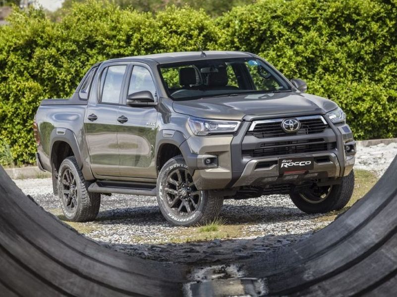 New Toyota Hilux revo rocco รถกระบะรุ่นใหม่ ที่มาพร้อมกับความแข็งแกร่ง