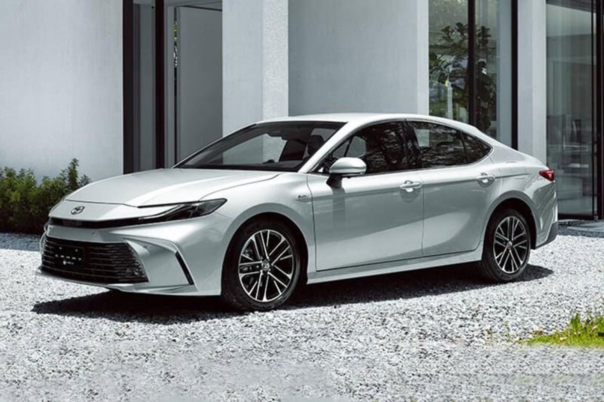   New Toyota Camry HEV 2024